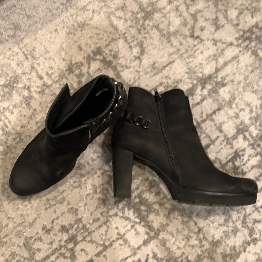 Paul Green. Black nubuck bootie. Size US 9.